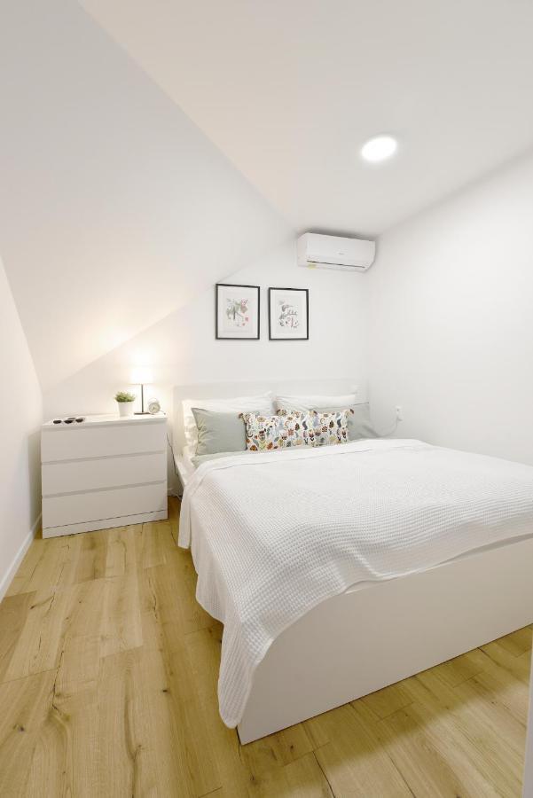 Apartman S Atriom V Historickom Centre Trencin Exterior photo