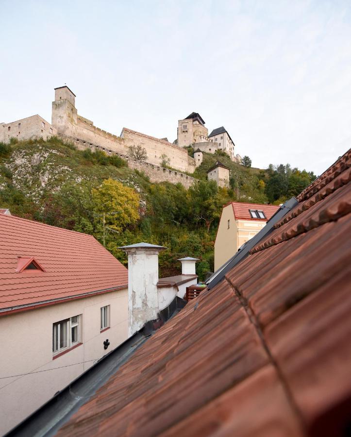 Apartman S Atriom V Historickom Centre Trencin Exterior photo